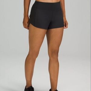 Lululemon Speed Up Mid-Rise Lined Short 4" in size 8 Black